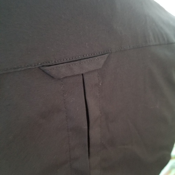 Fitted black button down - Picture 3 of 6